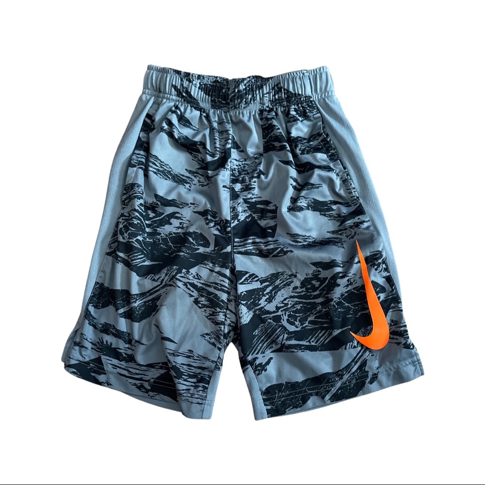 Boys Nike shorts size med